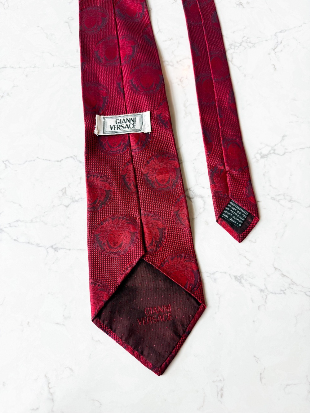 Gianni Versace Vintage Red Medusa Head Monogram 100% Silk Necktie Made In Italy